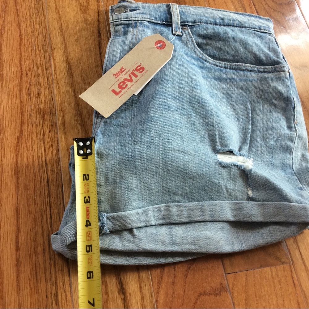 Levi’s Distressed Shorts - Picture 7 of 8